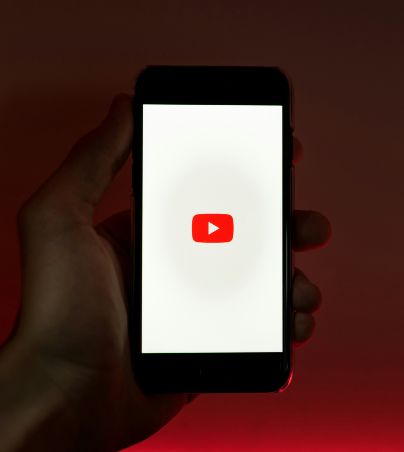 YouTube se ve amenazado por "X", quien prepara app de videos - UNSPLASH/Szabo Viktor